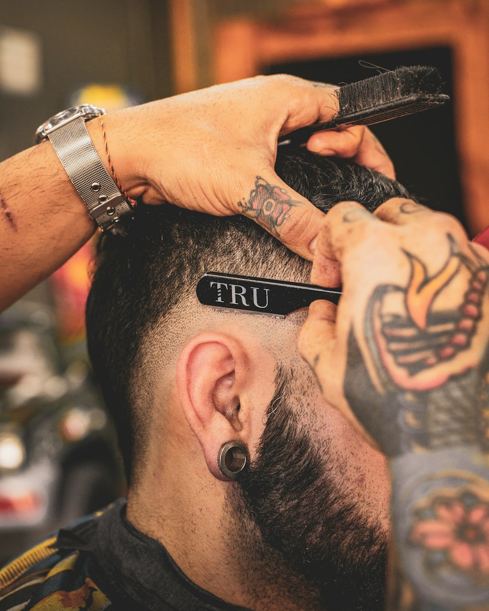 Cal Reeves working a fade at his chair
